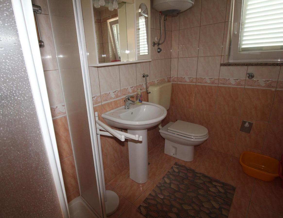 Studio Apartment Aniko Premantura Buitenkant foto